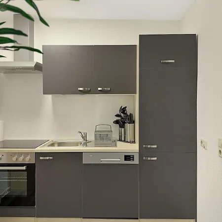 Apartment Cozy For 9 200m To Marienplatz Stuttgart