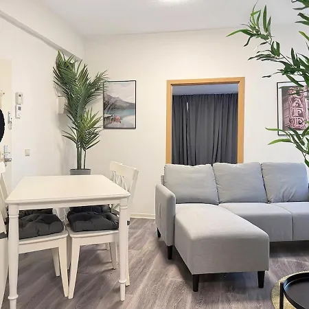 Apartment Cozy For 9 200m To Marienplatz Stuttgart